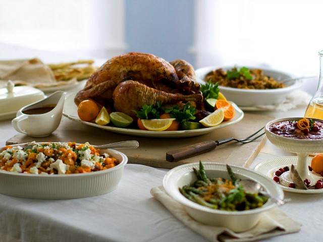 WATCH: Officers on ‘Turkey Patrol’ Deliver Thanksgiving Meals to People in Need