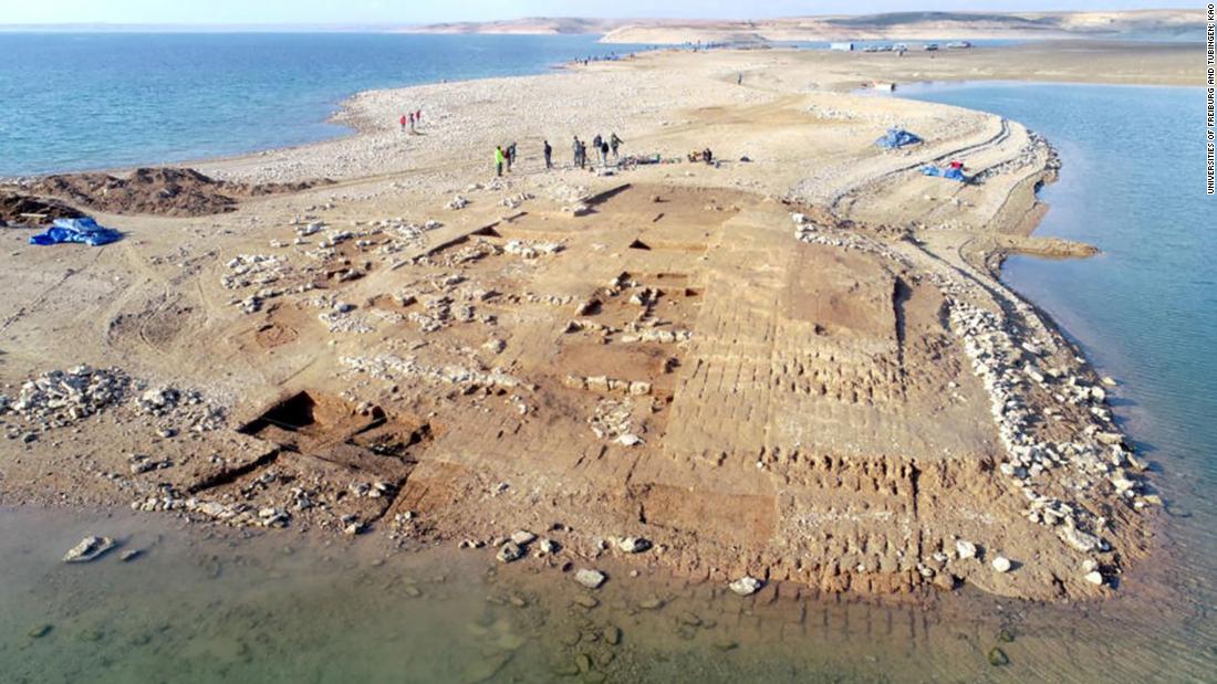 3,400-year-old city in Iraq emerges from underwater after extreme drought…